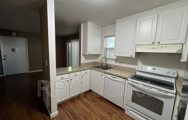 385 CAMELBACK RD