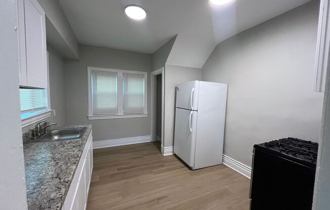 3 beds, 1 bath, $1,400