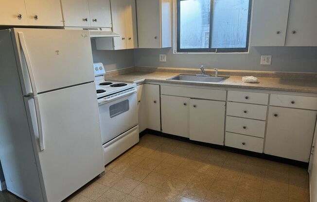 1 bed, 1 bath, 700 sqft, $1,395, Unit Unit 8