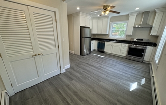 2 beds, 1.5 baths, 1,305 sqft, $3,200, Unit 0