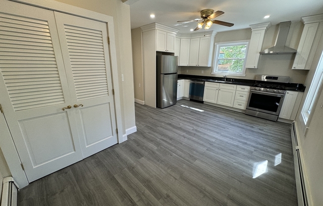 2 beds, 1.5 baths, 1,305 sqft, $3,200, Unit 0