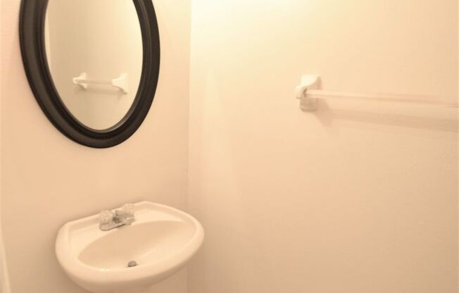 Lovely 2 Bedroom, 2 1/2 bath townhome in Orlando!