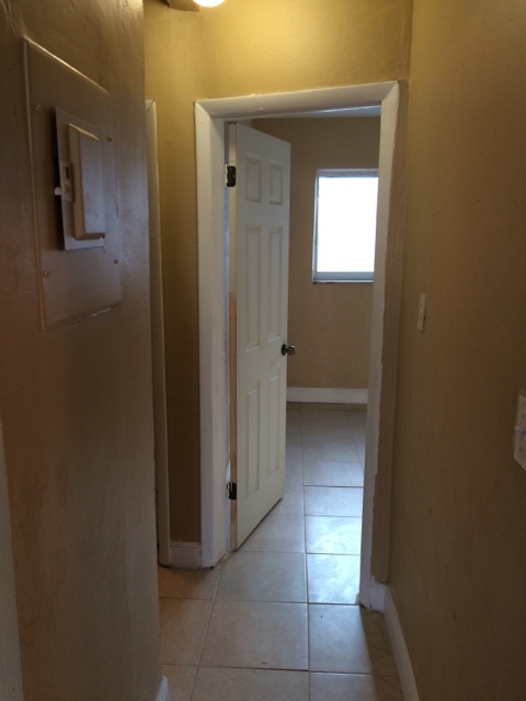 2 beds, 1 bath, 965 sqft, $1,683, Unit 3