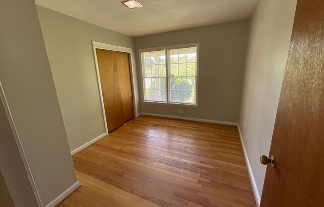 3 beds, 1.5 baths, $1,450, Unit 110 Glendale Rd