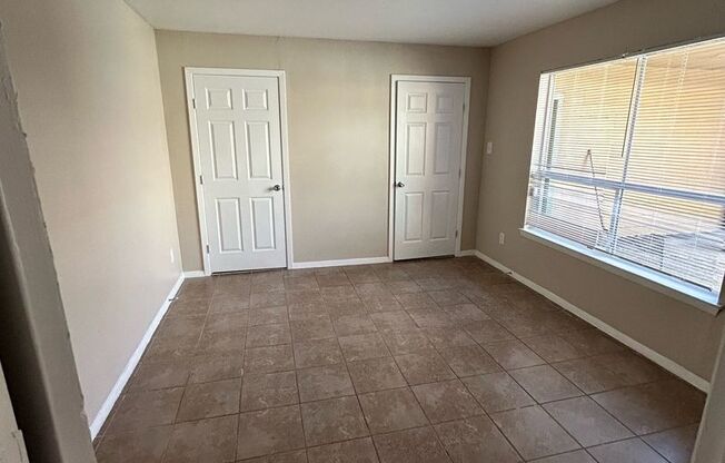 1 bed, 1 bath, 720 sqft, $1,400, Unit 1-1660-B