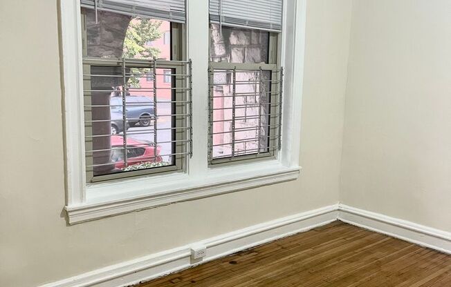 3 beds, 1 bath, 1,400 sqft, $1,495, Unit 4528-D29