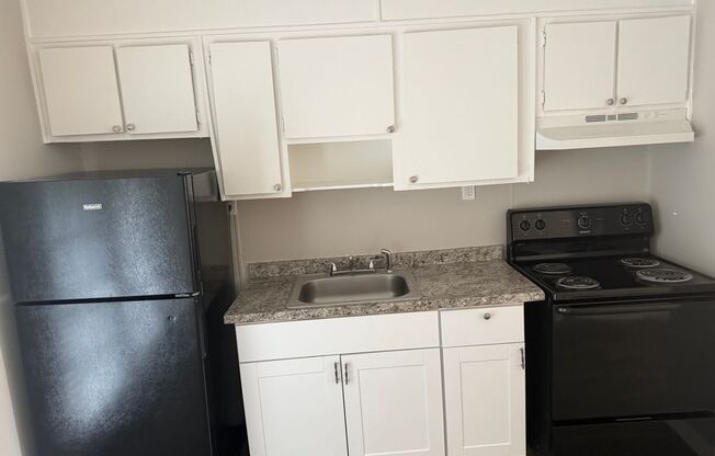 2 beds, 1 bath, 750 sqft, $1,350, Unit 32