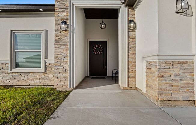 Newly built 3BD/2BTH/2GAR home in Summer Lakes for lease! 7425 Lake Havasu in Brownsville