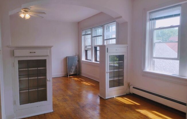 2 beds, 1 bath, 1,100 sqft, $1,409, Unit 2957 5724