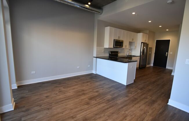 1 bed, 1 bath, 642 sqft, $2,850, Unit 3833-316