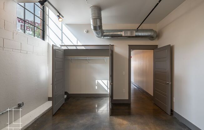 2 beds, 2 baths, $2,300, Unit 727 N. 4th St. Apt. 101