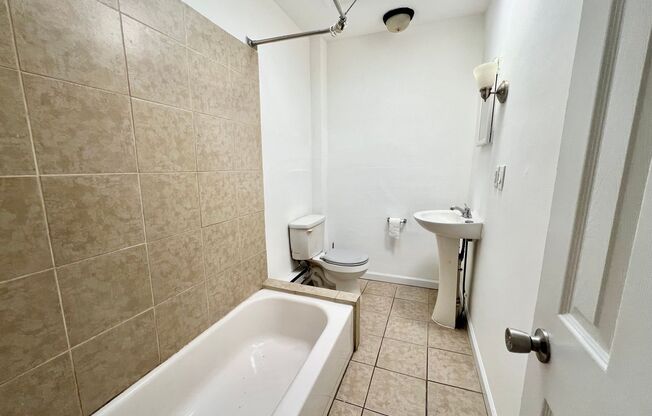 1 bed, 1 bath, $900, Unit 2