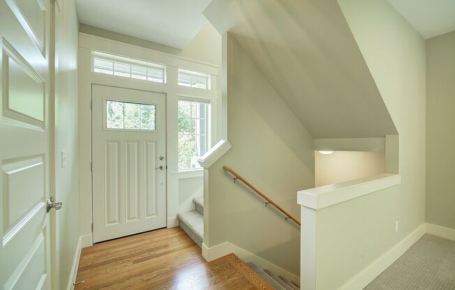 3Bd/3.25Ba Kirkland Townhome