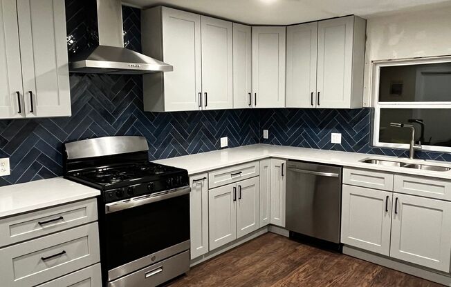Large 5 Bedroom House in North Campus!