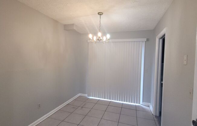 2 beds, 1 bath, $950, Unit Unit B