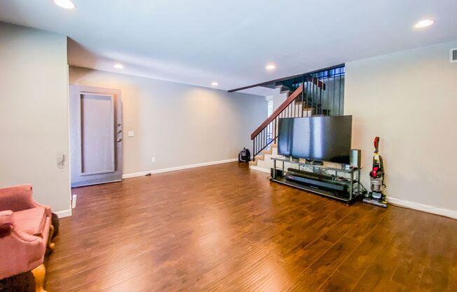 Two-Story 3 Bed, 2.5 Bath with Large Bonus Room in Tierrasanta