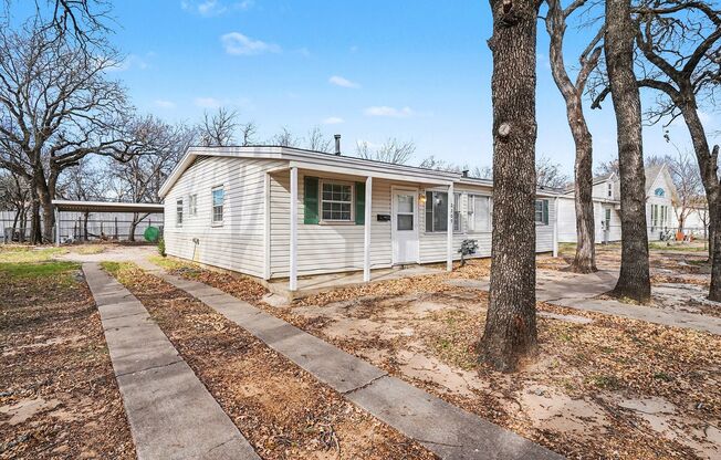 HOUSING VOUCHERS ACCEPTED! Welcome to 2209 Barbell Lane in Fort Worth!