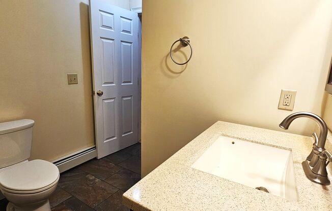 1 bed, 1 bath, $1,900, Unit APT 5