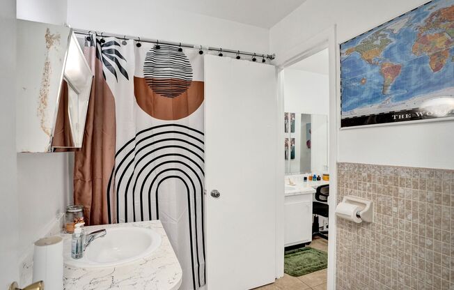 2 beds, 1 bath, 979 sqft, $1,850, Unit 135-3214