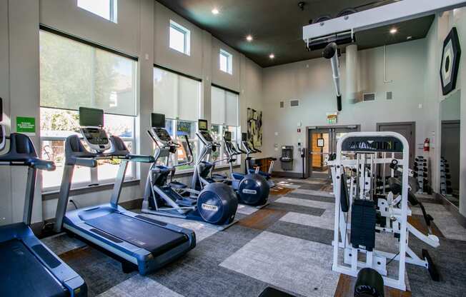 24 Hr State-of-the-Art Fitness Center at Hillsboro Apartment Near Trimet Bus Lines