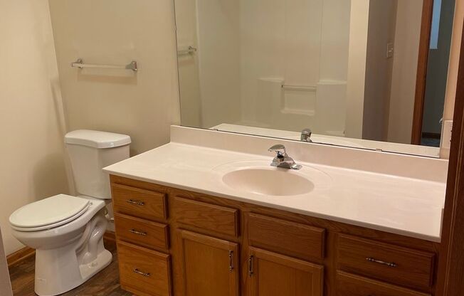 2 beds, 1 bath, 1,086 sqft, $1,620, Unit 925-108