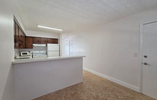 Lakefront First-Floor Condo in Camelot by the Lake, Orlando