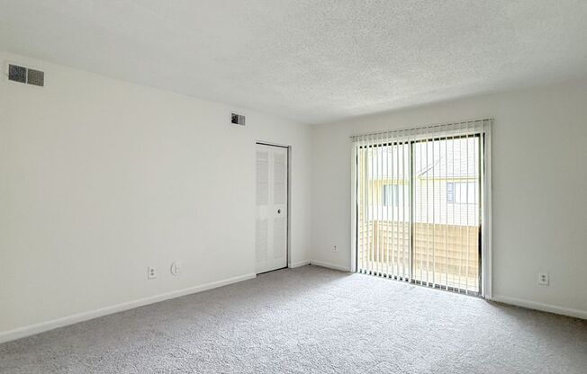 2 beds, 1 bath, 800 sqft, $1,100, Unit K7