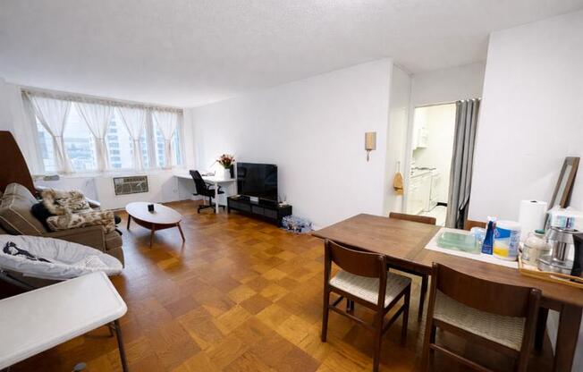 1 bed, 1 bath, 650 sqft, $4,395, Unit 17C