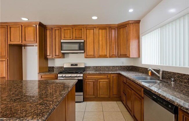 4 beds, 2.5 baths, 2,500 sqft, $5,200
