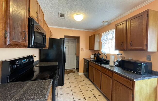 3 beds, 2 baths, $1,550