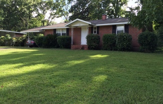 Recently renovated 3 Bed/1.5 Bath Single-family Home!