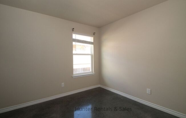 3 beds, 2 baths, $1,325