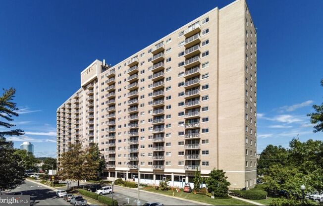 Updated One Bedroom W/Amenities GALORE & All Energy Utilities Included!