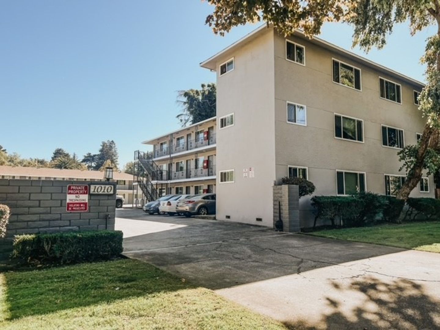 049 - The Villa Apartments