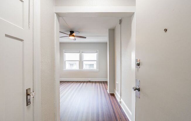 Studio, 1 bath, 348 sqft, $1,237, Unit 309