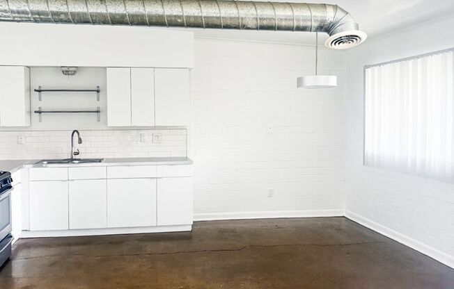 2 beds, 1 bath, $1,149, Unit 70