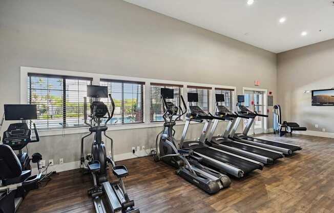 the gym at the preserve at polk apartments