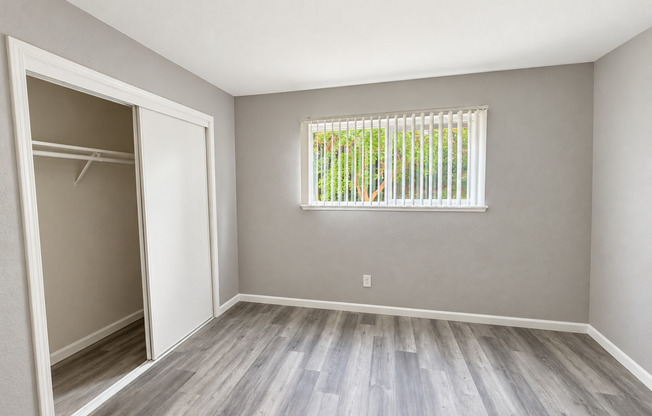 Oak Plaza Apartments