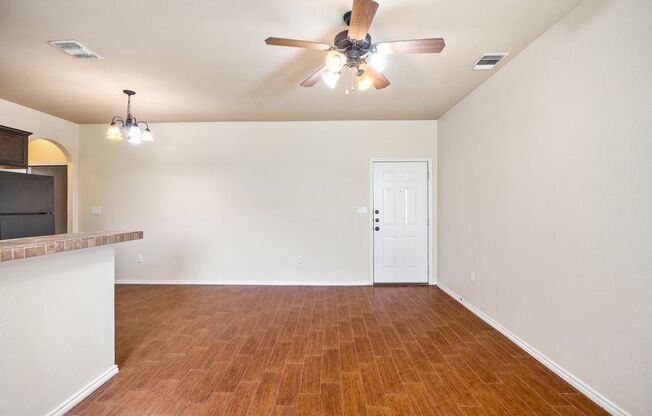 Available Now! Nice 3 Bedroom, 2.5 Bath Duplex located in New Braunfels!