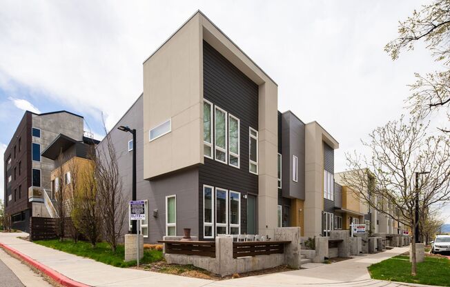 Modern 3 bed / 4 bath, 3 story townhome!