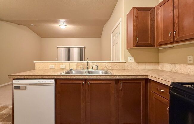 2 beds, 2 baths, 1,090 sqft, $1,600, Unit 523-10