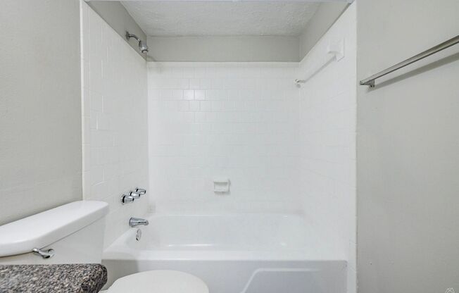 3 beds, 2 baths, 1,017 sqft, $1,395, Unit J129