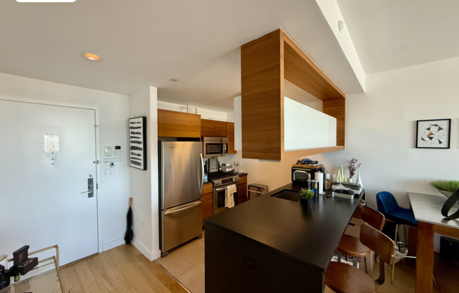 1 bed, 1 bath, $4,760, Unit 1812