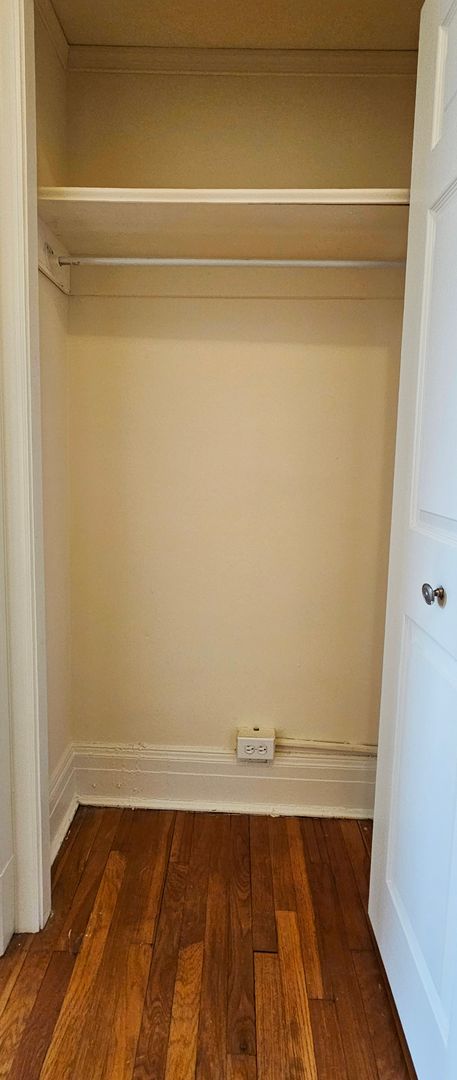 2 beds, 1 bath, 1,050 sqft, $1,850, Unit 806