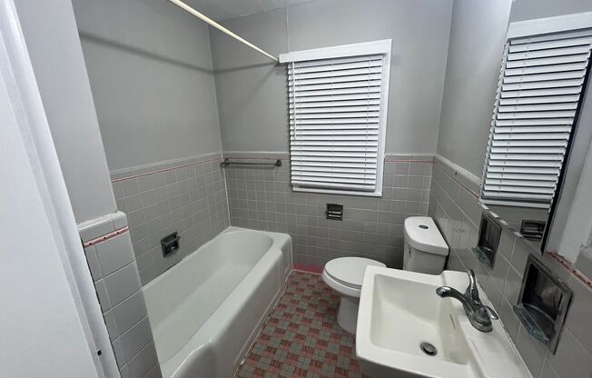 2 beds, 2 baths, 1,200 sqft, $1,395, Unit 641 S 38th Street-Unit 2