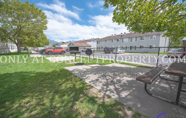 2 beds, 1 bath, 810 sqft, $1,199