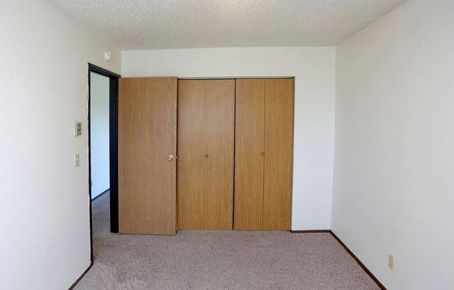 2 beds, 1 bath, $725, Unit 25