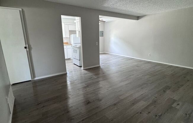 2 beds, 1 bath, $700, Unit 8