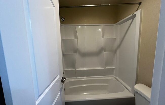 2 beds, 2 baths, 900 sqft, $2,005, Unit 123