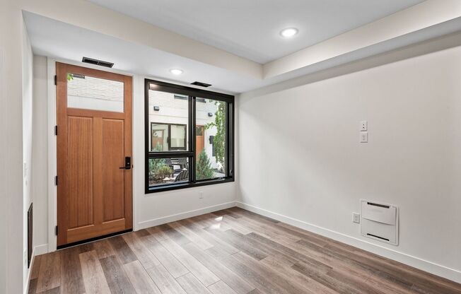 1 bed, 1 bath, 411 sqft, $1,365, Unit L11